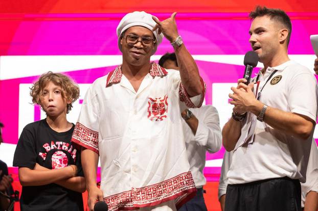Ronaldinho presented as a new player of Ravenna FC