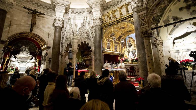 Pratite svetu misu polnoćku kardinala Bozanića: Prvi put u 141 godinu nije u katedrali