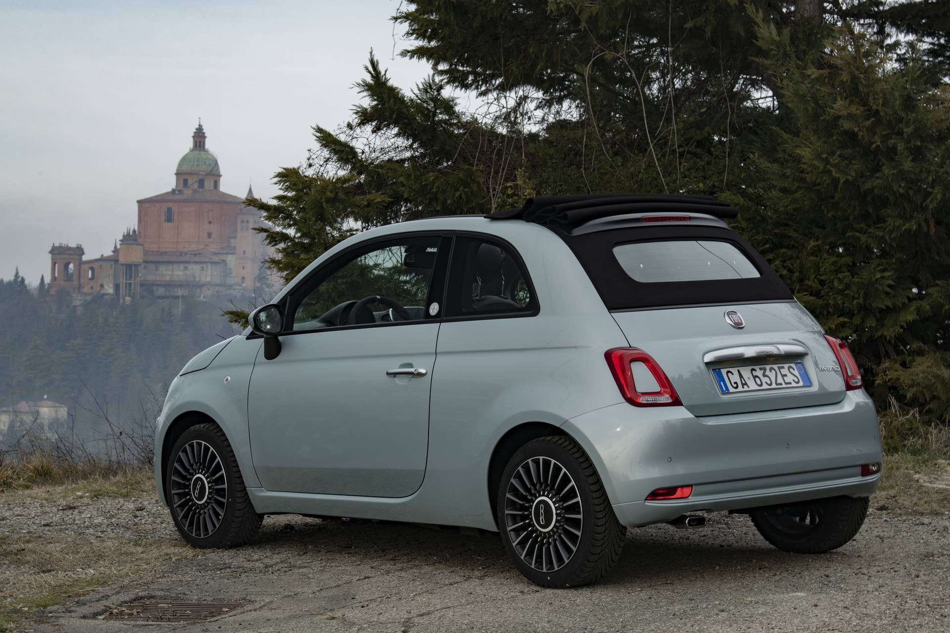 Spreman za novih 13 godina: u Hrvatsku stigao Fiat 500 Hybrid