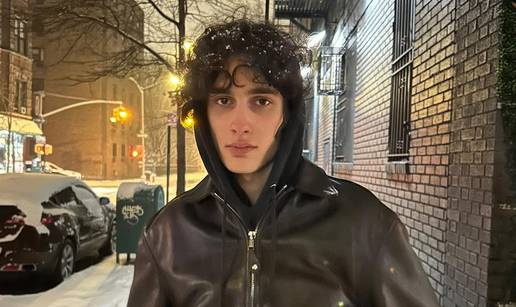 On je nova glazbena zvijezda na sceni! Pjesme su mu osvojile TikTok, sad je izdao i prvi album