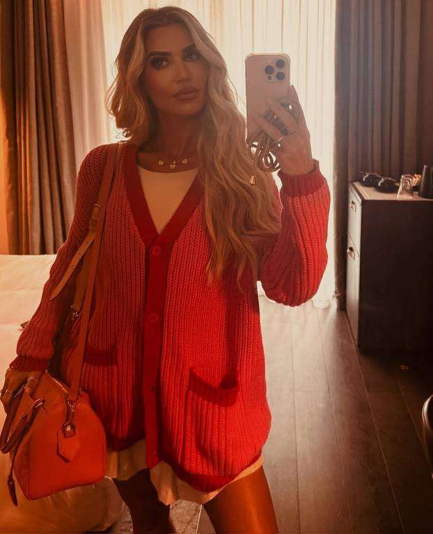 FOTO Slavna dama obuzdavala je dekolte, ali popustio je: 'Nitko je nije gledao u oči...'