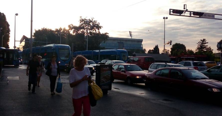 Bukovačka je bila pod vodom: Upao u rupu i skoro se utopio