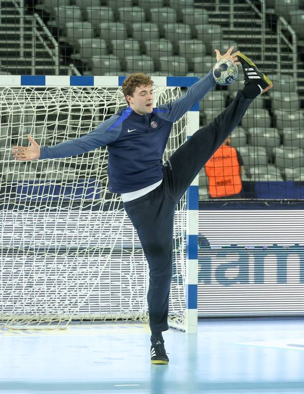 Zagreb: Zagrijavanje igrača uoči početka utakmice RK Zagreb i Paris Saint-Germain