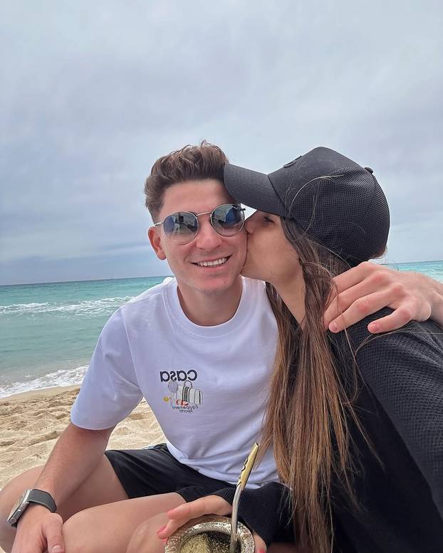 FOTO O potezu njenog momka bruji cijeli svijet. Ona je bivša hokejašica, ali i profesorica...