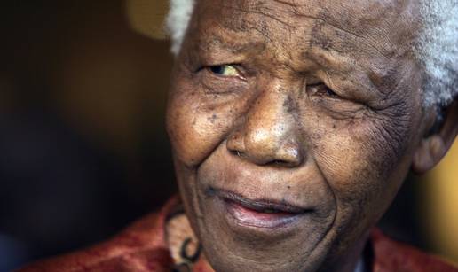 Nelson Mandela (93) u bolnici zbog jakih bolova u abdomenu