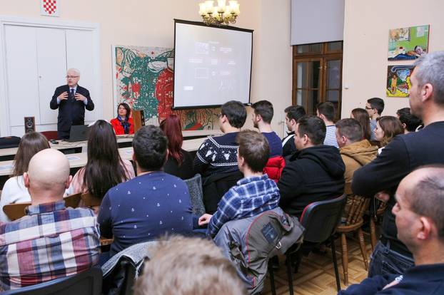 Osijek: Predavanje Ive Josipovića na temu "Politika i glazba"