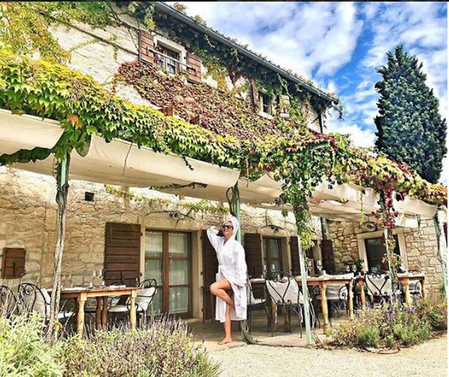 Šuput: Nikada ne bih tetovirala na sebe ime zaručnika Nenada