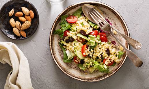 Bulgur je top zamjena za rižu ili tjesteninu u salatama, ali i juhi