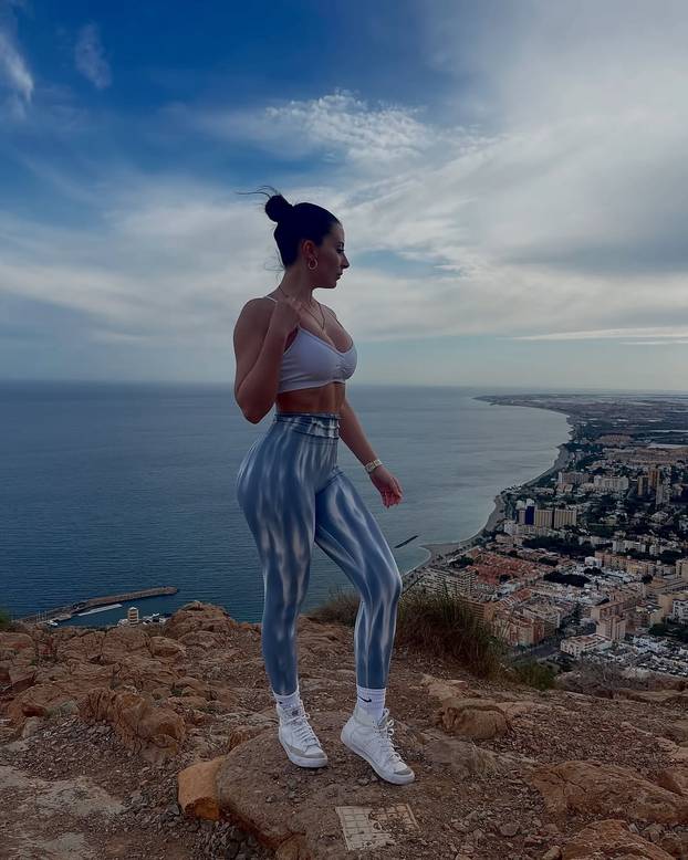 FOTO Vruća navijačica žali zbog odlaska Modrića: Kad ne nosi njegov dres, voli nositi tangice