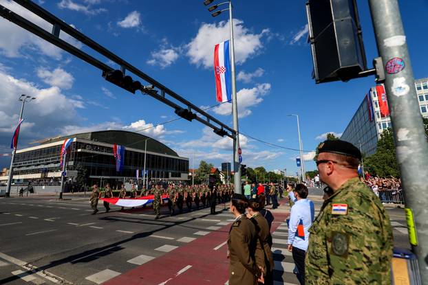 Zagreb: Svečani vojni mimohod u povodu 30 godina VRO Oluja