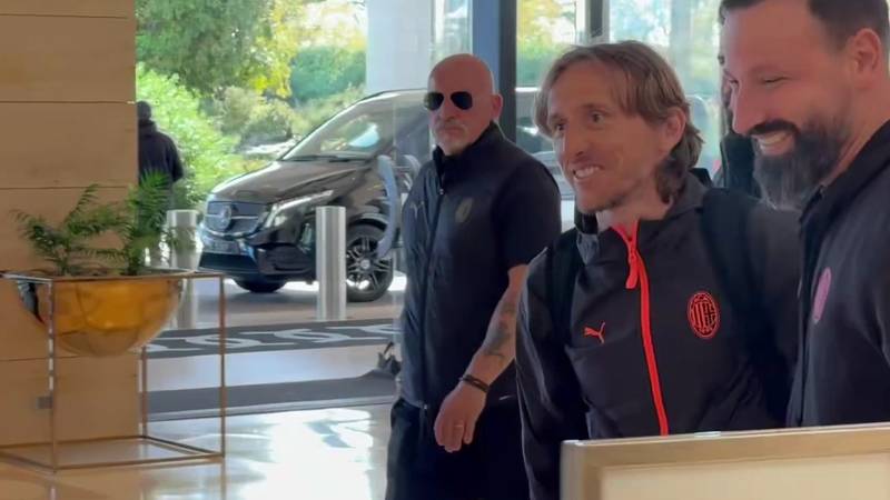 VIDEO Pogledajte kako je Luka Modrić dočekan u Australiji: Tražila se slika i autogram više