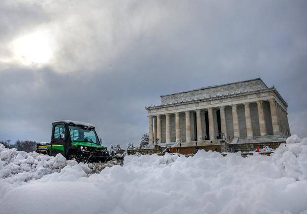 Washington monuments following a snowstorm