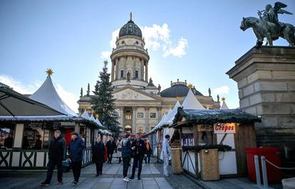 Božićna čarolija u Njemačkoj: Otvorili su tradicionalne sajmove i oduševili građane