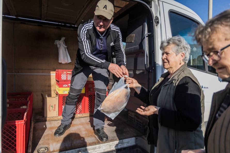 Katuni Kreševo: Reportaža o dostavi kruha u malenim zaselcima Dalmatinske zagore