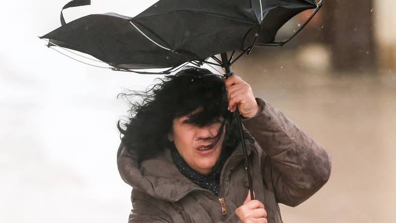 FOTO Zagrepčani se borili s kišobranima i jakim vjetrom