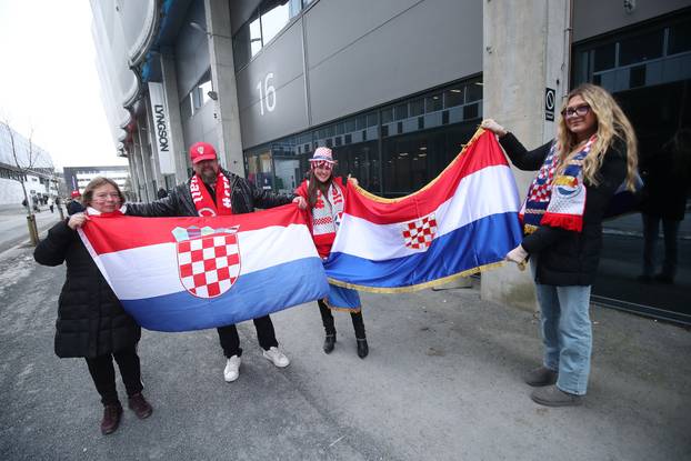 Oslo: Navijači ispred Unity Arene u kojoj se večeras održava finale Svjetskog rukometnog prvenstva