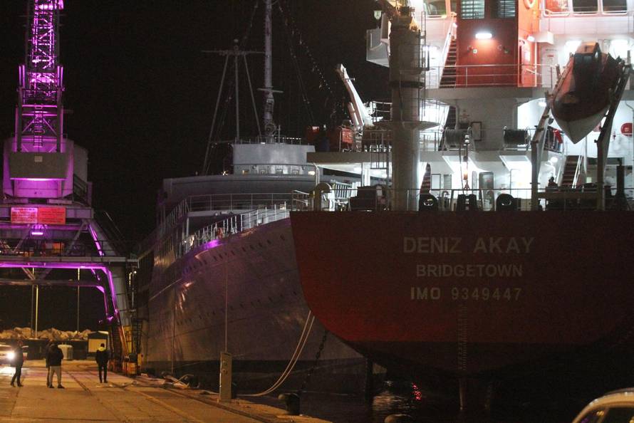 Rijeka: Teretni brod Deniz Akay udario je u brod Galeb