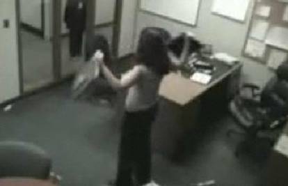 Razbila ured jer ju je šef izvrijeđao i dao joj otkaz