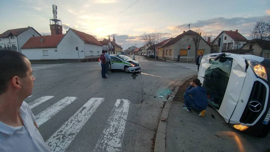 Prometna u Đakovu: Dvoje ljudi tražilo liječničku pomoć