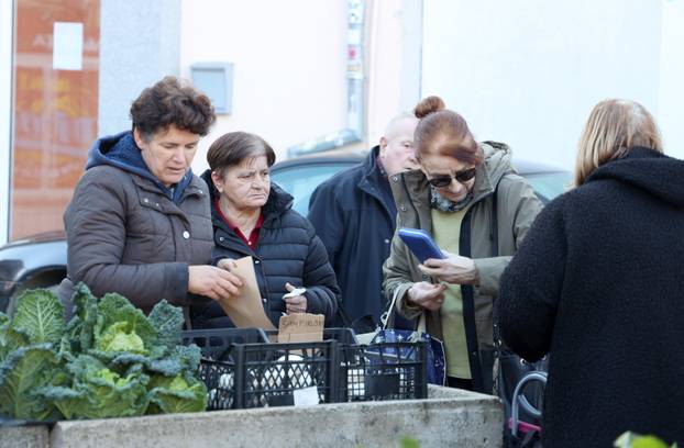 Šibenik: Ponuda vo?a i povr?a na tržnici