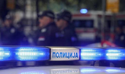 Užas kraj Kragujevca: Izbo bivšu ženu pa sebi prerezao vrat: Ima teške ozlijede, u bolnici je