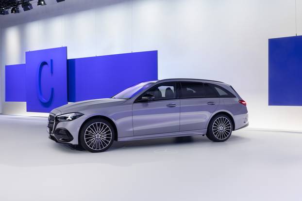 Vertraute Stärke auf einem neuen Niveau: Die neue Mercedes-Benz C Klasse bleibt sich treu – und wächst über sich hinausThe new Mercedes-Benz C-Class: Refined strength. Trusted continuity.