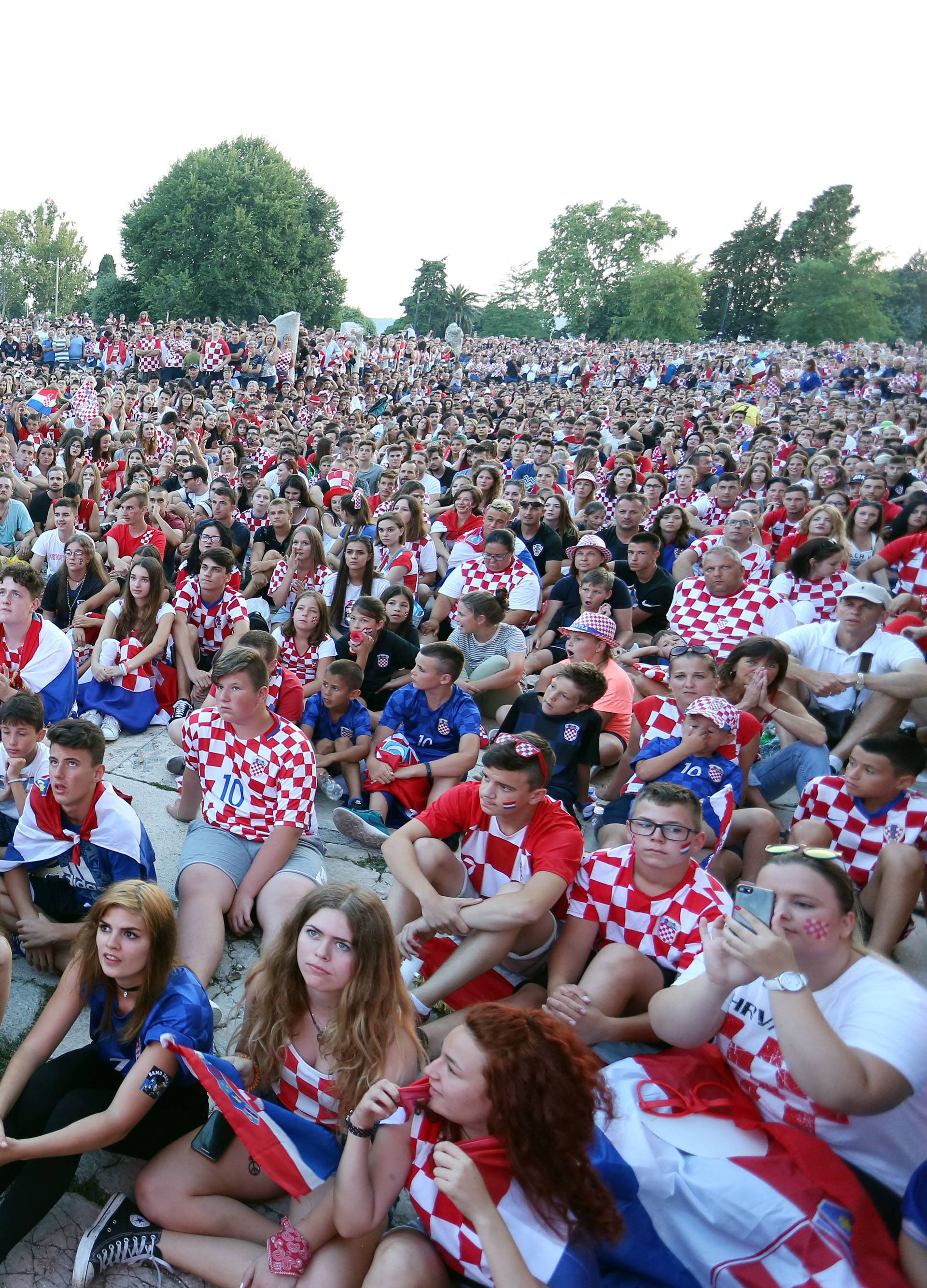Zadar: NavijaÄi na Forumu gledaju polufinalu utakmicu izmeÄu Hrvatske i Engleske