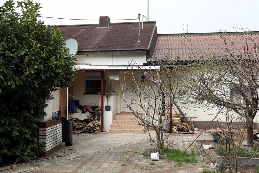 Posvađali se pa ju izbo nožem: 'Svako malo je policija ovdje'