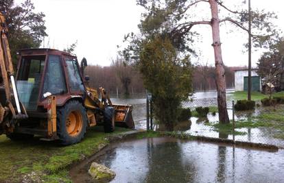 Kiša i snijeg koji se otopio su poplavili velikogorička naselja