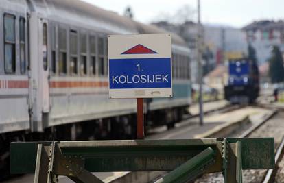 Lokomotiva iskočila iz tračnica u Varaždinu, promet u prekidu
