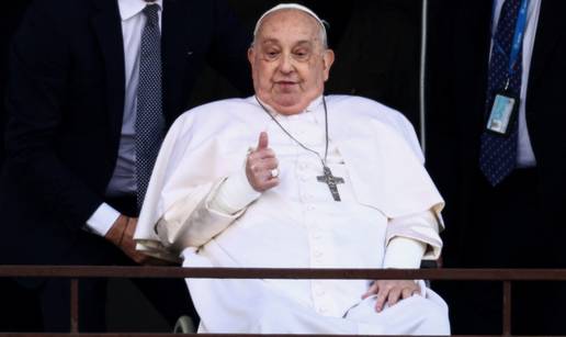 Papa Franjo je bolje. U nedjelju bi se mogao pojaviti u javnosti