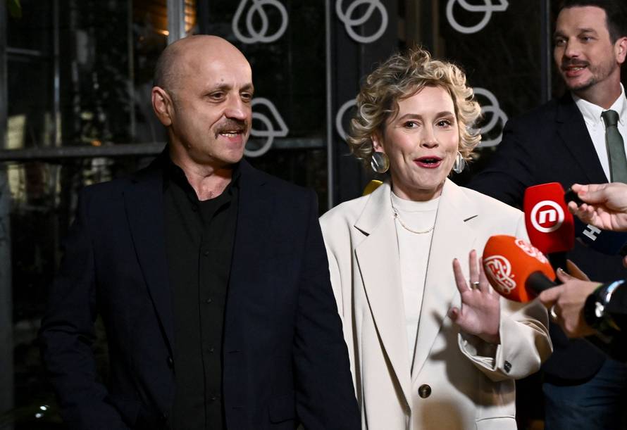 Zagreb: Ivana Kekin sa suprugom Milom stigla u predsjednički stožer