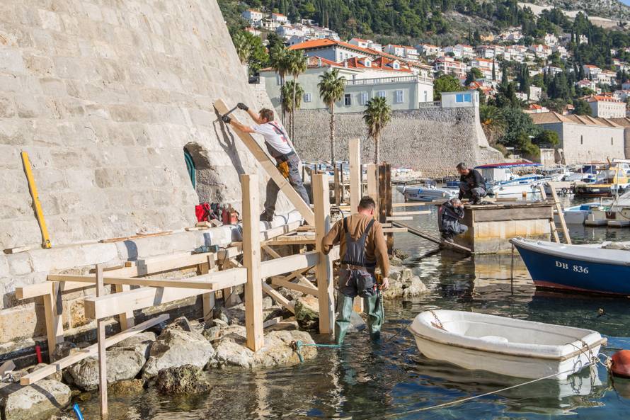 Počelo je: Dubrovnik se polako sprema za doček Robina Hooda