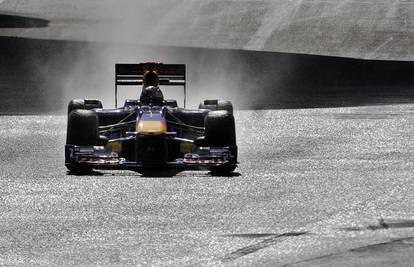 S. Vettelu 'pole position', Schumacher starta sedmi