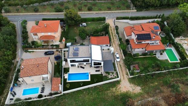 FOTO Vila iznad Malinske ima bazen i predivan pogled na more - Evo koliko bi vas koštala