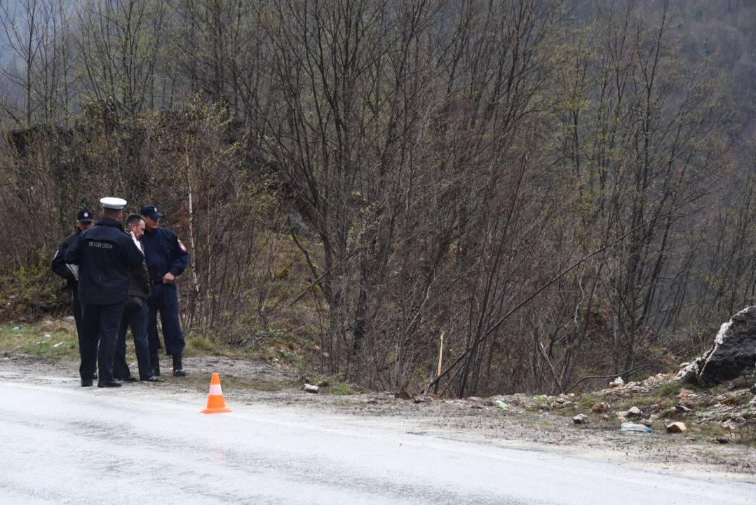 Autom sletjele u provaliju kod Sarajeva: Poginule su tri žene
