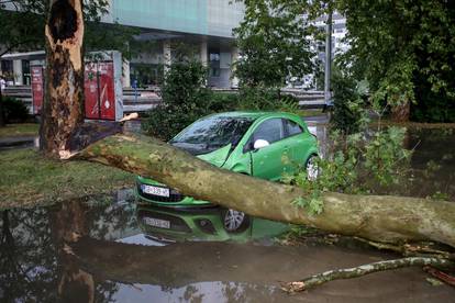 Posljedice snažnog nevremena u Zagrebu, Avenija Dubrovnik poplavljena