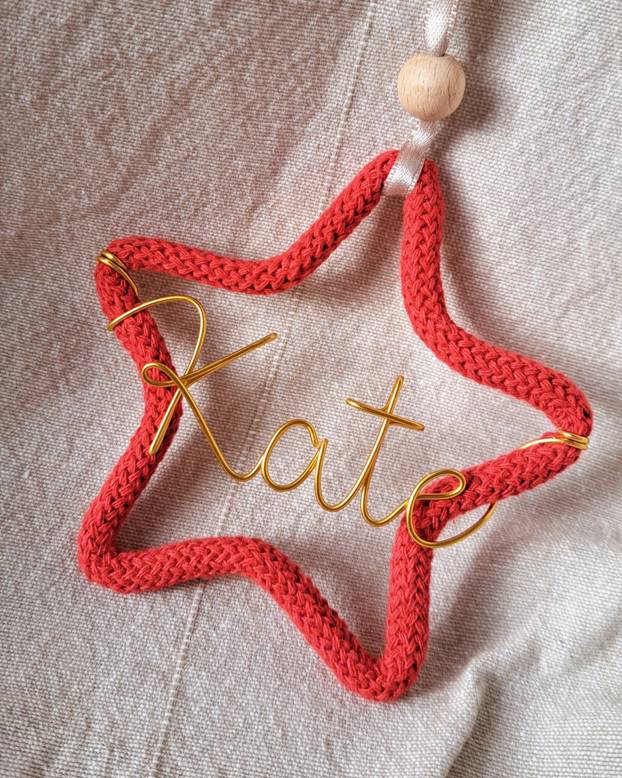 Naši umjetnici i dizajneri nude ukrase za Božić: Šalice se zlate, a vezeni vijenci su najtraženiji