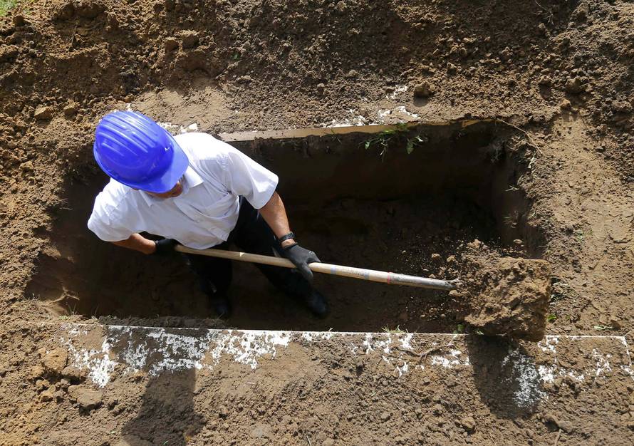 Gravedigger competes in Hungarian grave digging championship in Debrecen