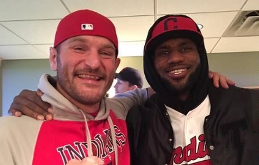 Dva šampiona, udarač i obarač: Miočić i LeBron bodrili Indianse