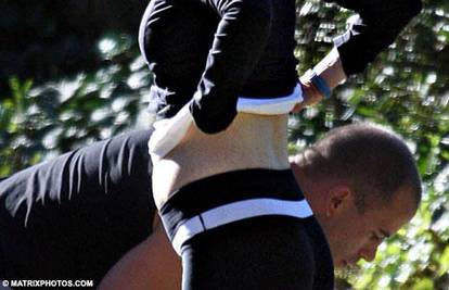 Nicole Kidman digla majicu i pokazala trudnički trbuh