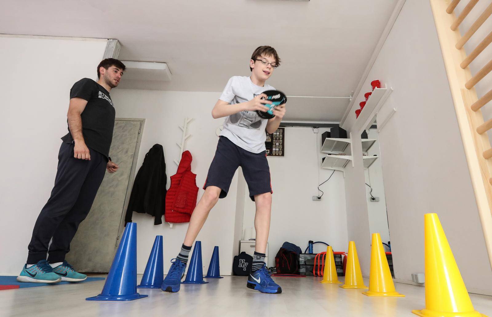 Viktor (13) se protiv autizma lakše bori treniranjem tenisa