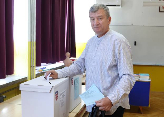 Šibenik: Kandidat za župana Primorsko-goranske županije Petar Baranovi? glasovao u drugom krugu lokalnih izbora
