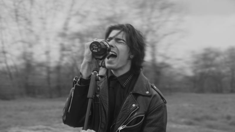 Devin predstavio singl 'I could never' o ljubavi bez iluzija