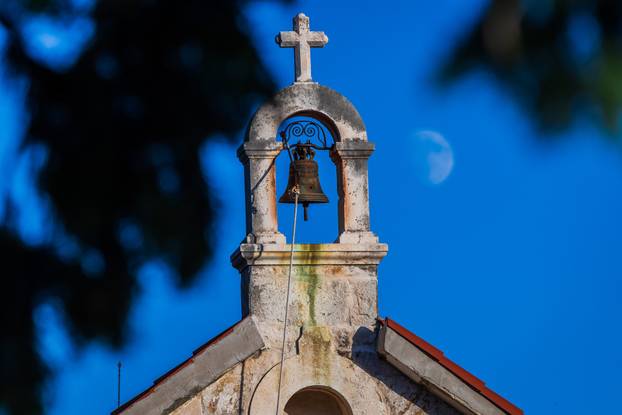 Kaštel Stari: Groblje Sv. Nikole i misa povodom blagdana Svih svetih