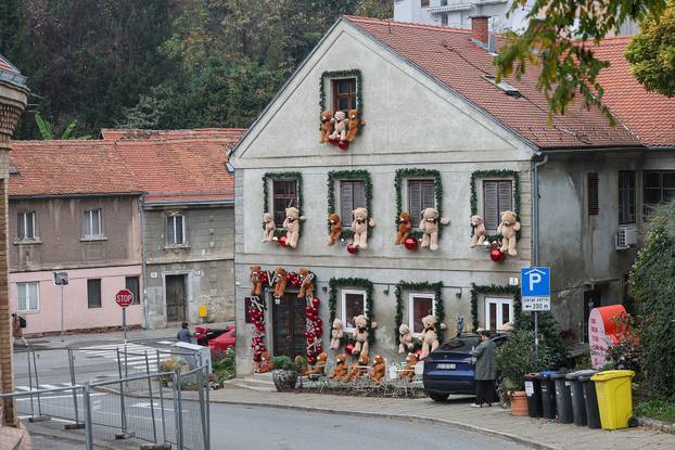 Zagreb: Kuća u Maloj ulici ukrašena za advent