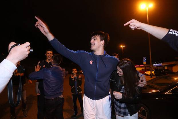 Zagreb: Dario Šari? naslov prvaka ABA lige proslavio u zagrljaju djevojke Karle