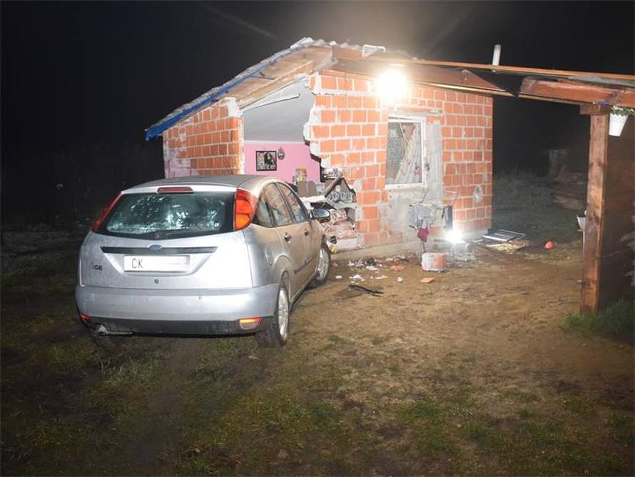 Krivudao autom s 2 promila u Međimurju, policajci ga htjeli zaustaviti pa se zabio u kuću
