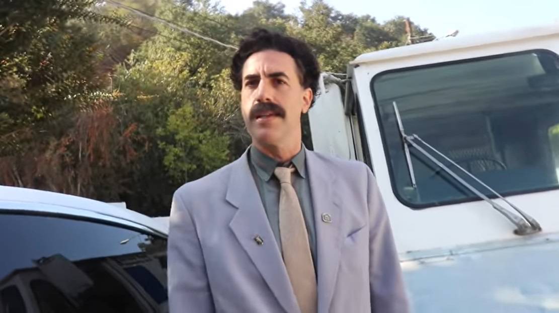 Borat je YouTuberu razbio auto od  960.000 kn, a Trump ga je izvrijeđao: 'Za mene je nakaza'