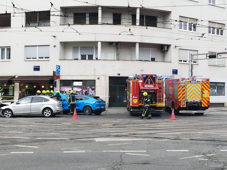 VIDEO Pogledajte kako izgleda eletkrični Mustang GT nakon sudara s Focusom u Zagrebu!